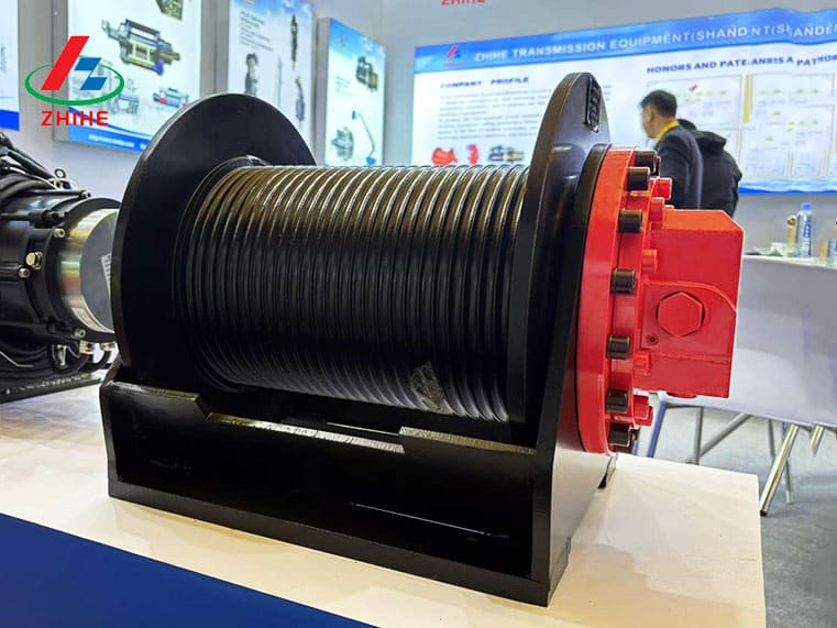 hydraulic lifting winch