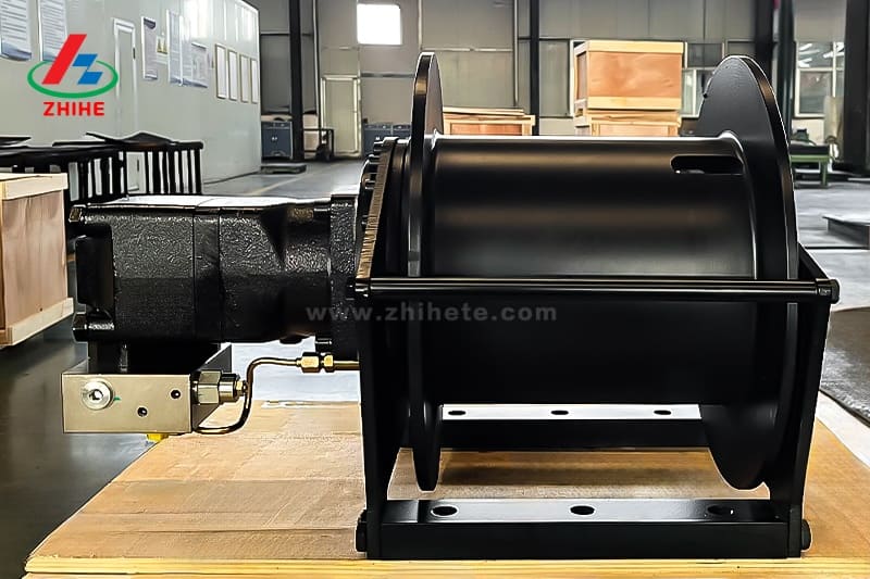 hydraulic lifting winch
